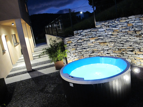 Whirlpool_Outdoor_New_Orleans_Ferienhaus_Eifel